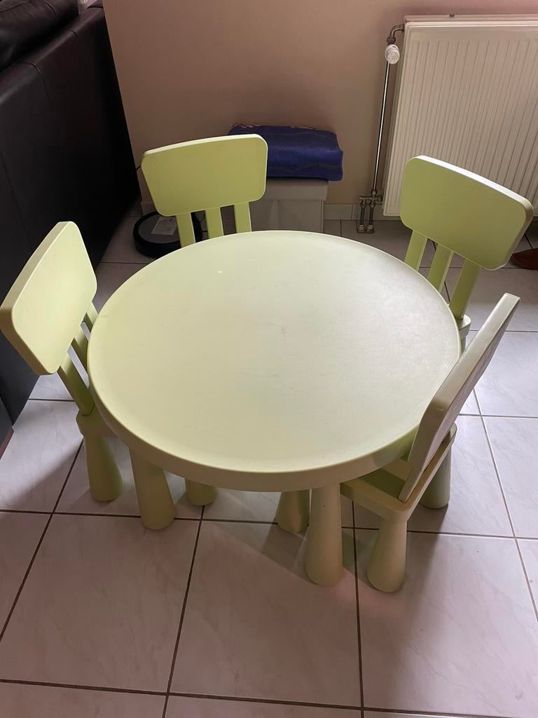 Tafeltje met 4 stoeltjes, Ophalen, Zo goed als nieuw