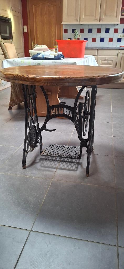 rond tafeltje met eiken blad, Ophalen