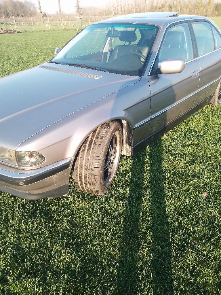 BMW 730 V8 de 3 000 cm3, Autos, Argent ou Gris, 4 portes, Noir, Automatique