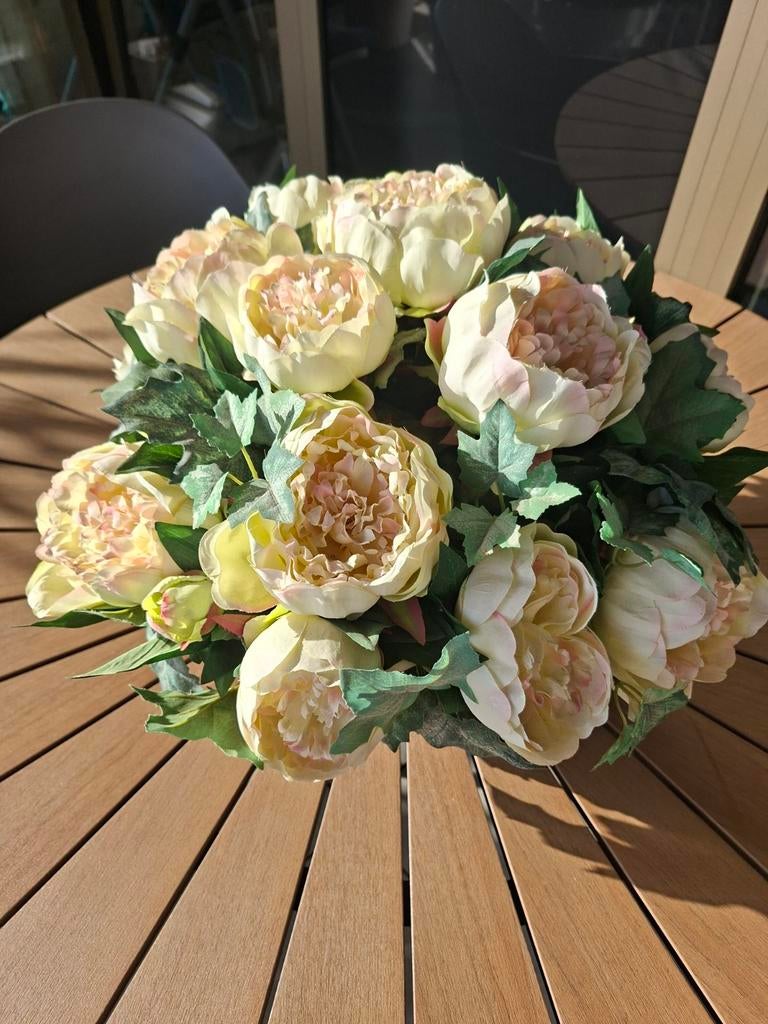 Zijde bloemstuk van pioenrozen., Ophalen of Verzenden