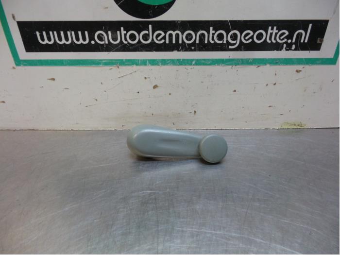 Manivelle de vitre d'un Toyota Yaris (Yaris 1 00-), -, Toyota, Utilisé, -