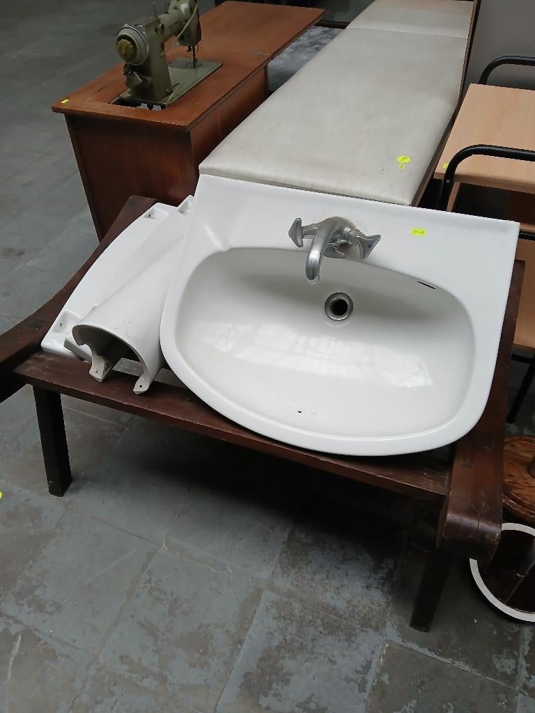 Oude lavabo, Doe-het-zelf en Bouw, Ophalen, Gebruikt, Steen, Wastafel