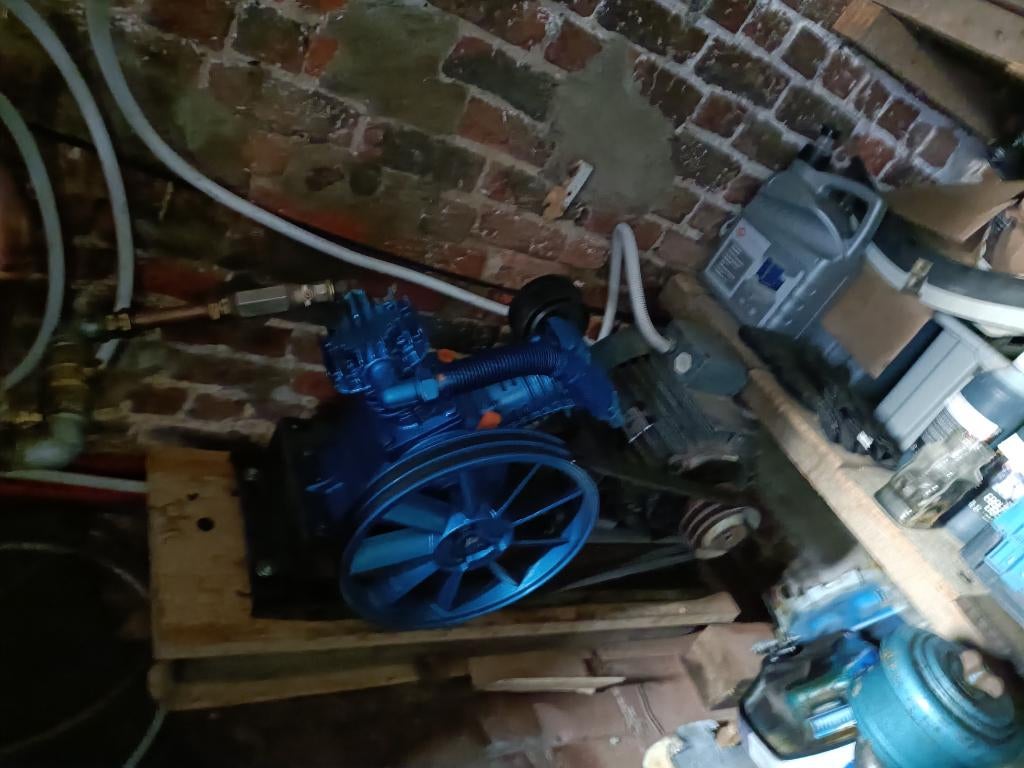 Installation de compresseur industriel 5,5 kW presque neuve, Enlèvement, Comme neuf, 6 à 10 bars