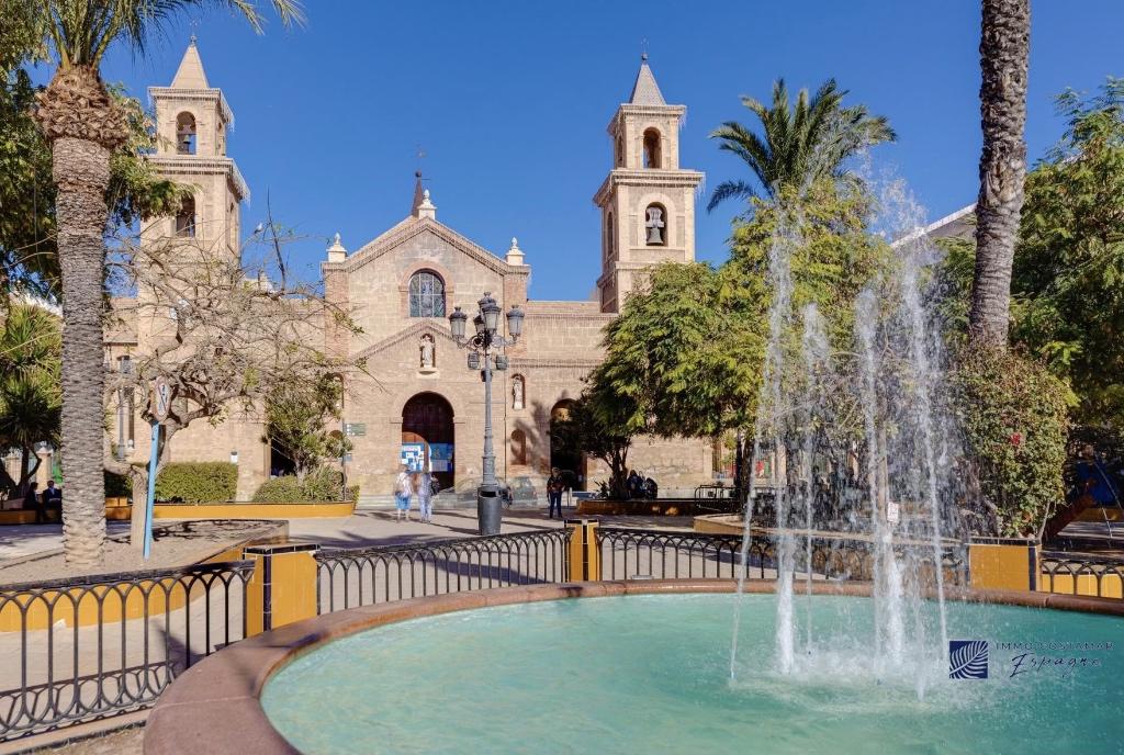 Gerenoveerd appartement vlakbij zee te koop in Spanje, Immo, Buitenland, Spanje, 65 m², Alicante Torrevieja, 2 kamers