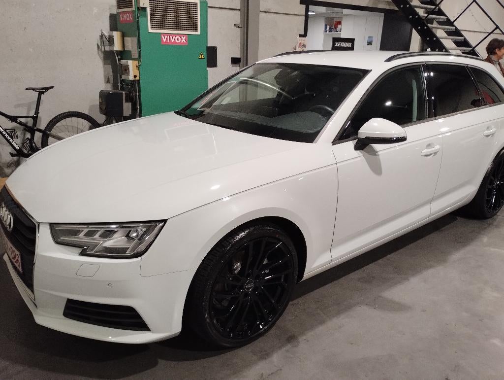 Audi A4 Avant 2.0 TDI ultra - Automatic.- Cuir- 20%sur entr., Autos, Cuir, 1968 cm³, Noir, 5 portes