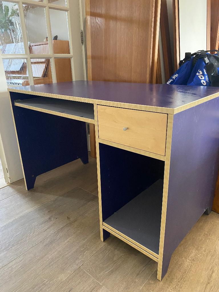 Gratis bureau, Enlèvement, Utilisé