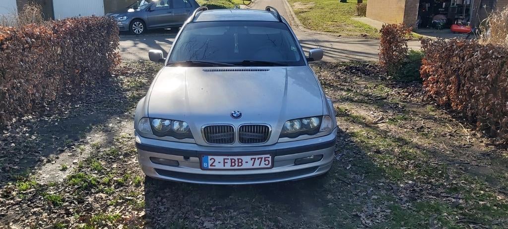 Bmw 320d voor opmaak of onderdelen., Autos, 100 kW, Argent ou Gris, 4 portes, Boîte manuelle
