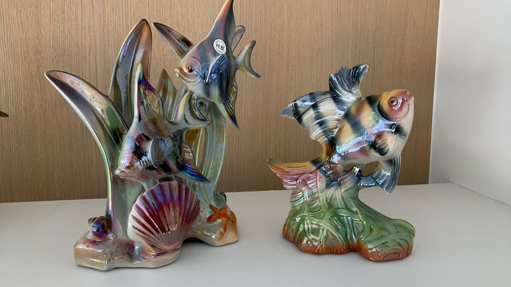 Deux sculptures de poissons H Bequet polychrome, Enlèvement