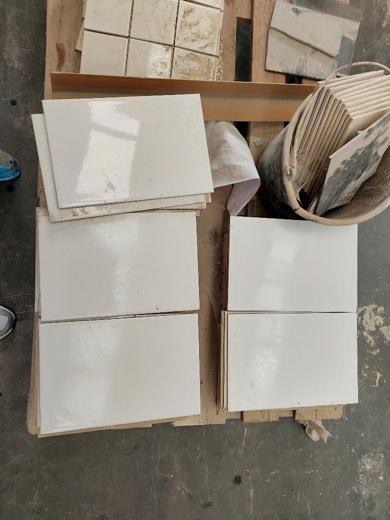 À VENDRE EN URGENCE : lot de carrelage blanc brillant, Enlèvement, 5 à 10 m², Autres matériaux, Neuf