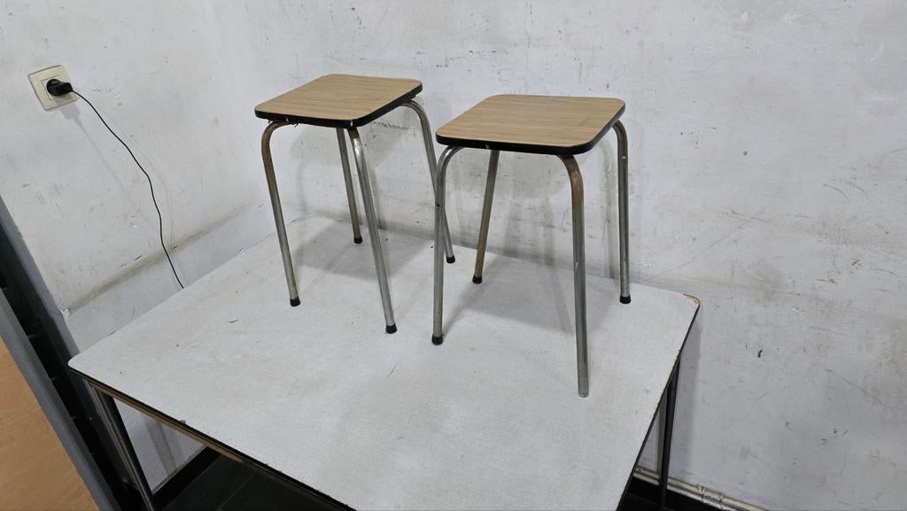 anciens deux tabourets vintage en formica couleur marron ann, Enlèvement ou Envoi