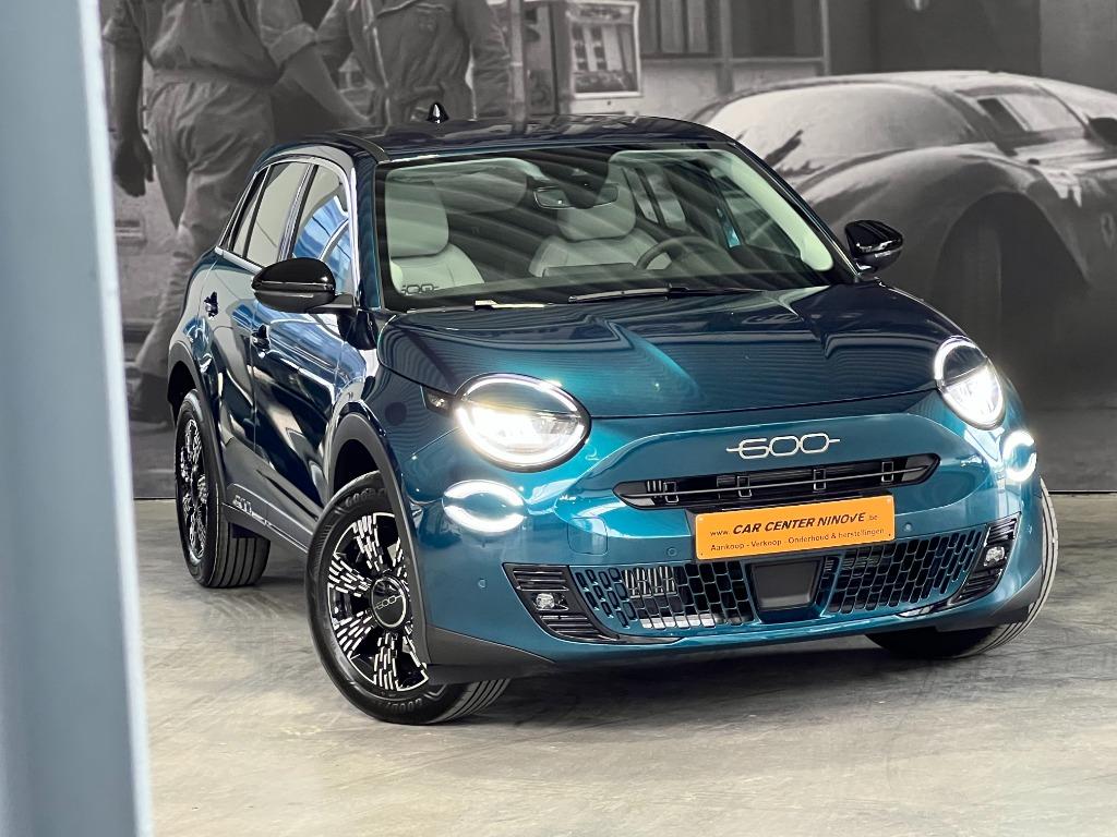 Fiat MHEV * Android Auto * Automatique * 21 Km * Navigation, Autos, Fiat, 100 kW, Euro 6, Garantie prolongée, 109 g/km