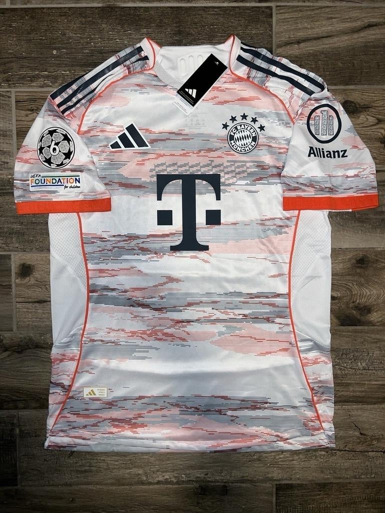Bayern München Voetbal Uitshirt Orgineel Nieuw 2026, Sport en Fitness, Voetbal, Ophalen of Verzenden, Zo goed als nieuw