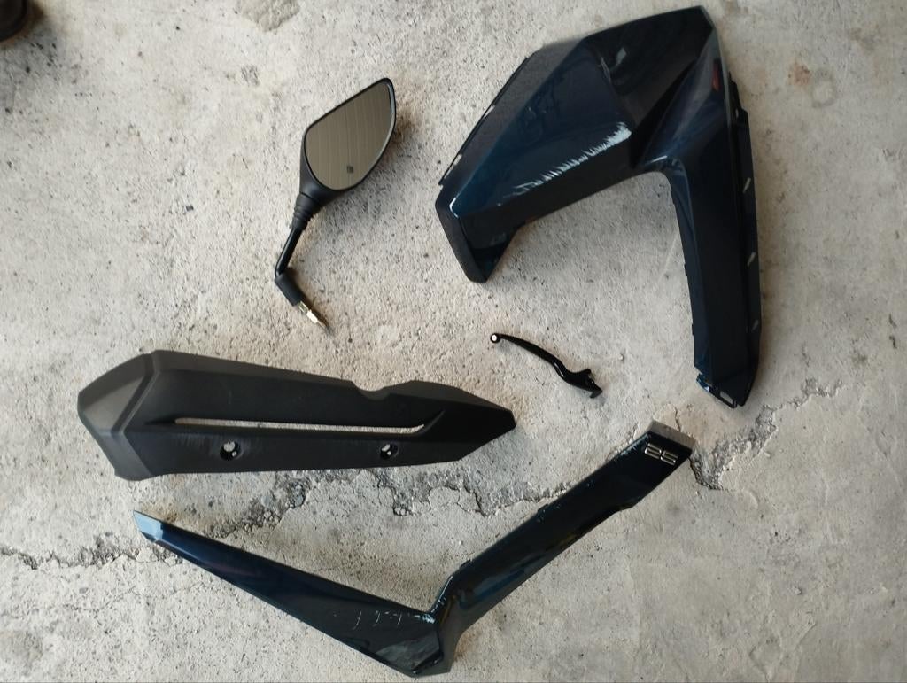 Pièces détachées carrosserie KYMCO Skytown 125, couleur bleu, Vélos & Vélomoteurs, Scooters | Kymco, 125 cm³