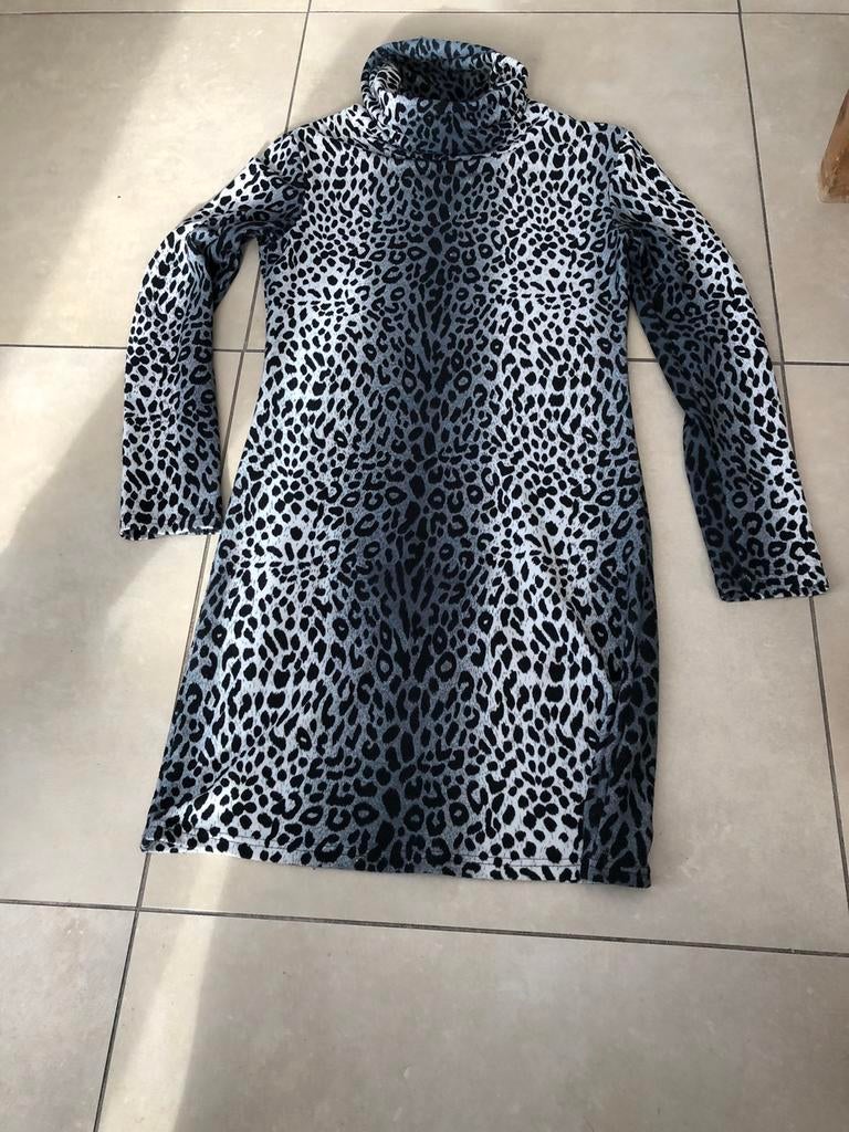 Robe taille M/L, Luc.ce, Taille 38/40 (M), Enlèvement ou Envoi, Autres couleurs