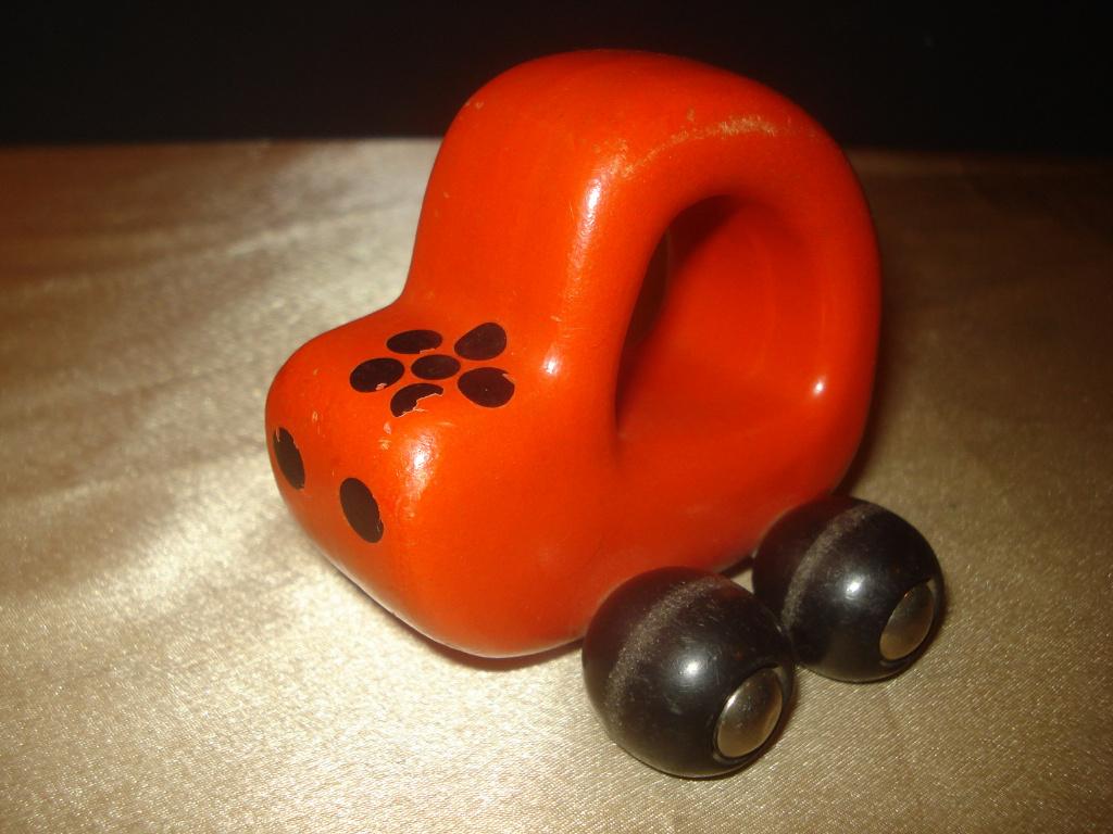 STEIFF Ancienne Voiture en Bois 9x9x8cm Années 1970 Bon Etat, Collections, Ours & Peluches, Enlèvement ou Envoi, Utilisé, Autres types