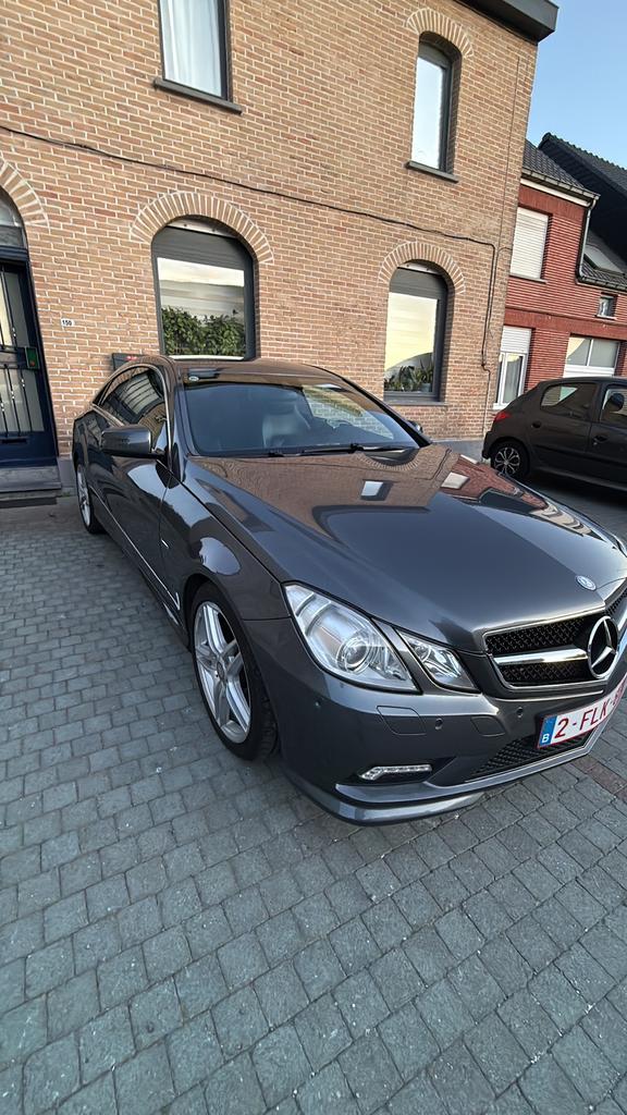 Mercedes E250 CDI Coupé | 2011 | 230.000 km | NIEUWE BANDEN, Autos, Cuir, 1800 kg, Carnet d'entretien, Noir