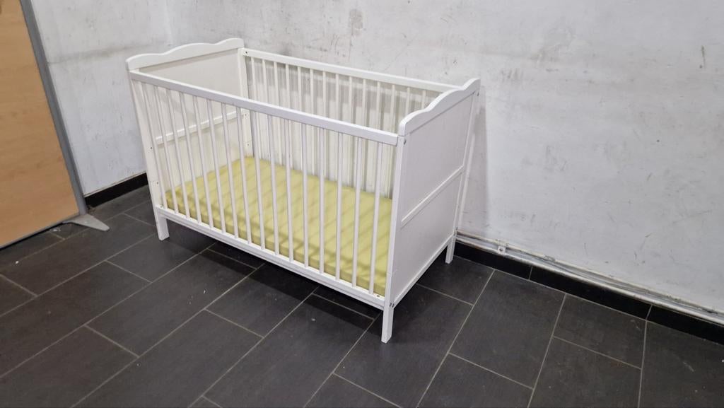lit bébé ikea couleur blanc 60cmx120cm avec matelas propre p, Enlèvement ou Envoi, Comme neuf, Matelas