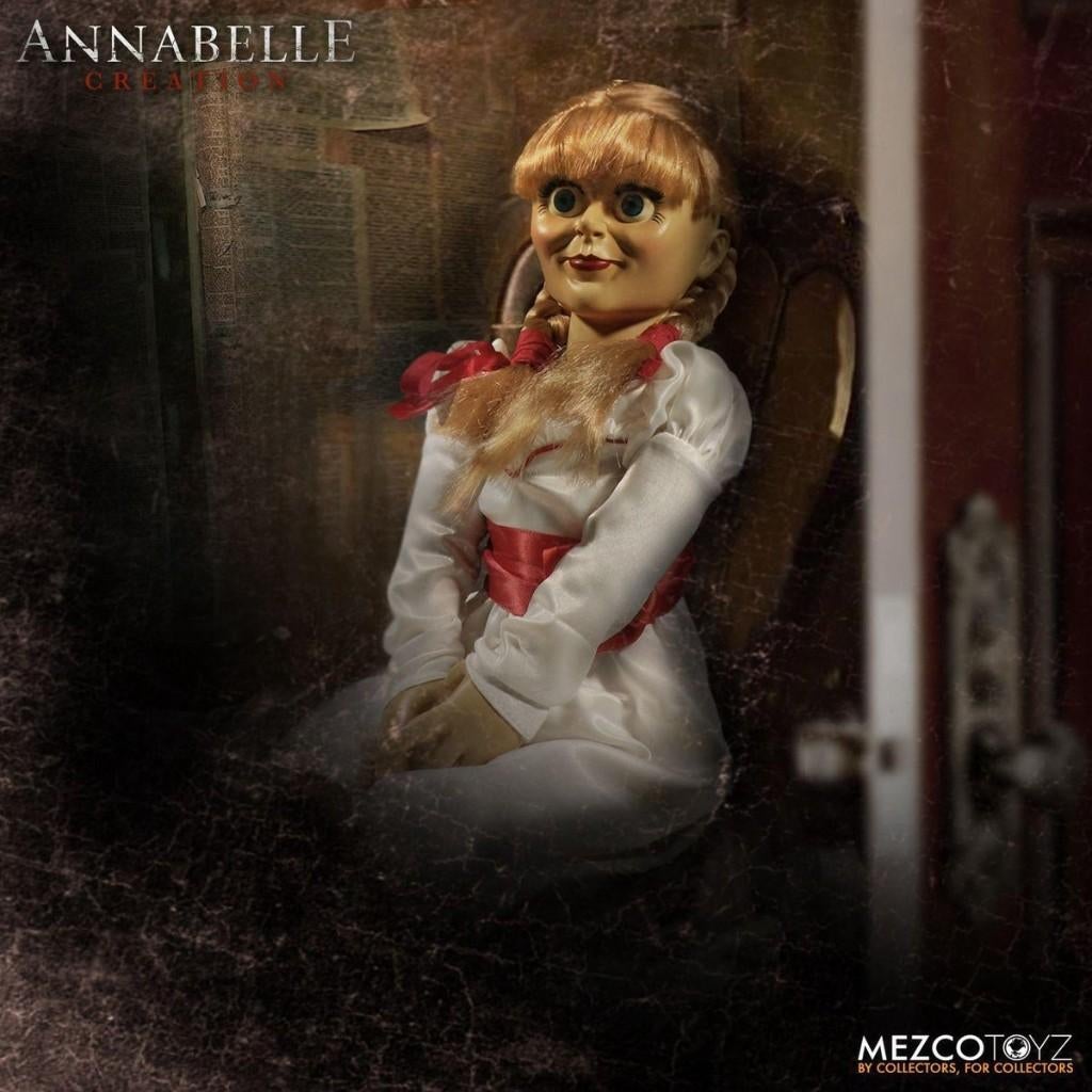 Mezco Toyz Annabelle Creation 18 inch + glazen lantaarn, Ophalen of Verzenden, Zo goed als nieuw, Fantasy