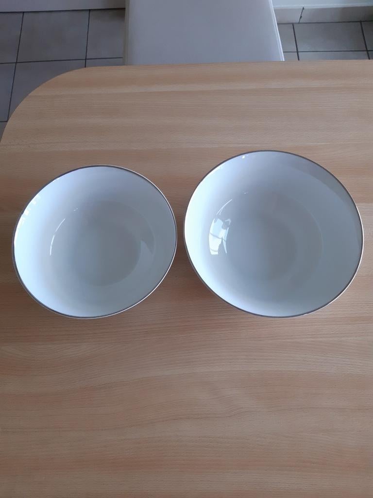2 witte kommen met zilveren rand, Huis en Inrichting, Ophalen of Verzenden, Zo goed als nieuw, Kom(men)