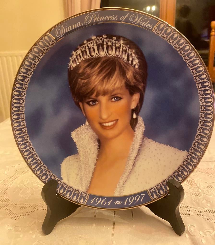 Assiettes en hommage à Lady Di, pièces de collection, Enlèvement