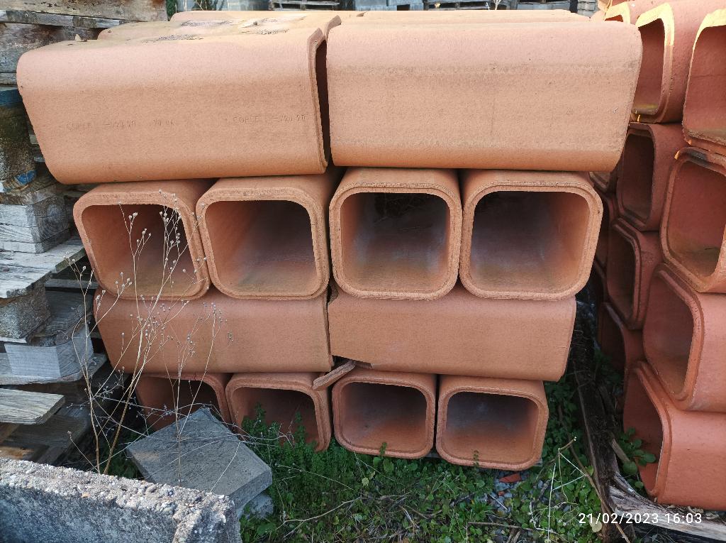 BOISSEAUX TERRE CUITE, ou REFRACTAIRE, ou BETON REFRACTAIRE, Bricolage & Construction, Enlèvement, Neuf