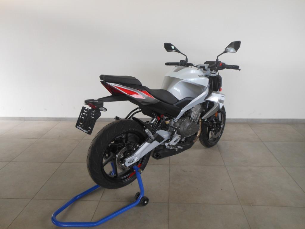 Aprilia Tuono 457 - foto 2