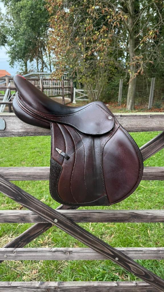 Selle de saut Equipe EK Allegra — 17 » N — +1 très bon état, Animaux & Accessoires, Chevaux & Poneys | Selles, Comme neuf, Obstacle