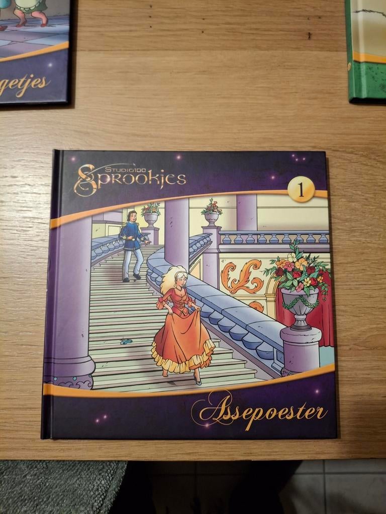 Studio 100 boek met luister cd, meerdere titels beschikbaar, Ophalen