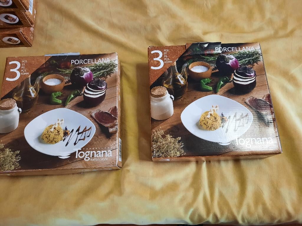 set van 3 nieuwe diepe borden in porselein dia 21.5 cm, Ophalen of Verzenden, Nieuw, Porselein, Bord(en)