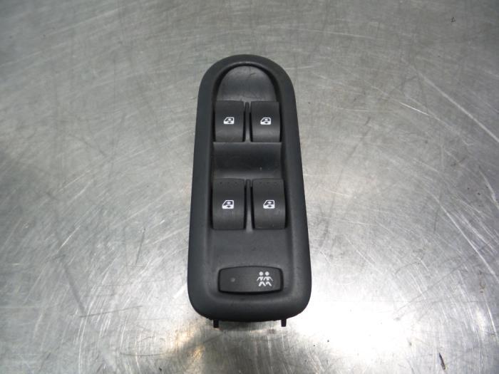 Commutateur vitre électrique d'un Renault Megane (Megane 2, Autos : Pièces & Accessoires, Renault, -, 3 mois de garantie, Utilisé