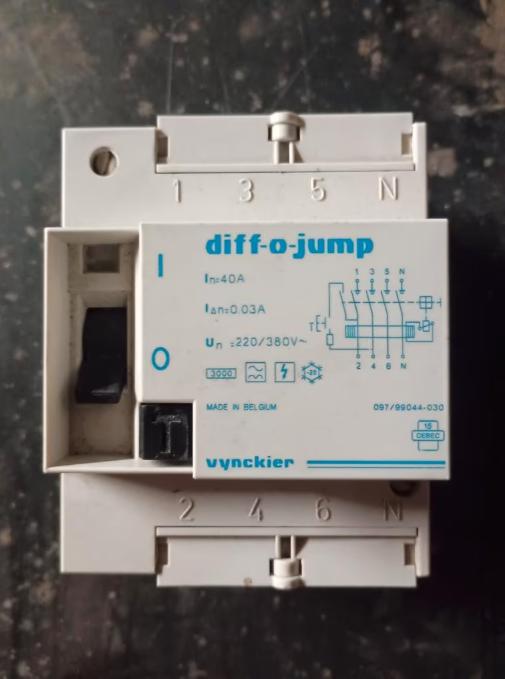 Differentieel 3f 40A 30mA Vynckier, Ophalen of Verzenden, Gebruikt, Overige typen