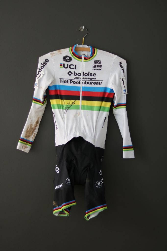 Gesigneerde wielertrui Lucinda Brand, Enlèvement