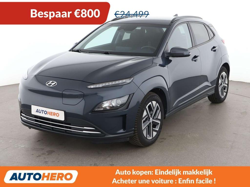 Hyundai KONA Electric drive 150 kW Select 2WD (bj 2022), Auto's, Stof, Gebruikt, Zwart, Blauw