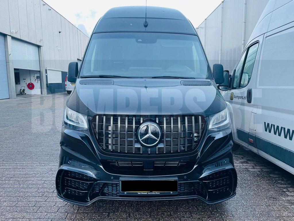 MERCEDES SPRINTER W907 AMG SPORT PETRONAS VOORBUMPER GT GRIL, Gebruikt, -, Voor, -