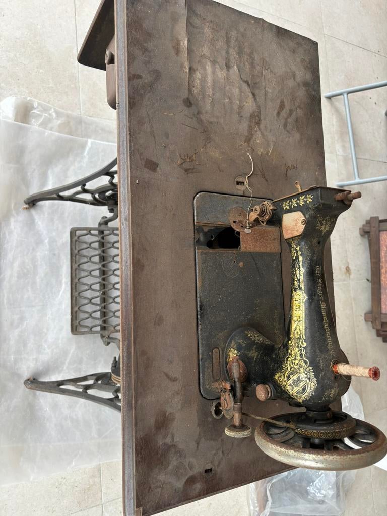 Oude naaimachine, Antiek en Kunst, Antiek | Naaimachines, Ophalen