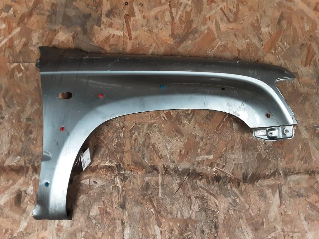 SPATBORD RECHTS VOOR Toyota Hilux III (01-2001/07-2005), Gebruikt, Mevr. I. Hauben, Spatbord, Toyota