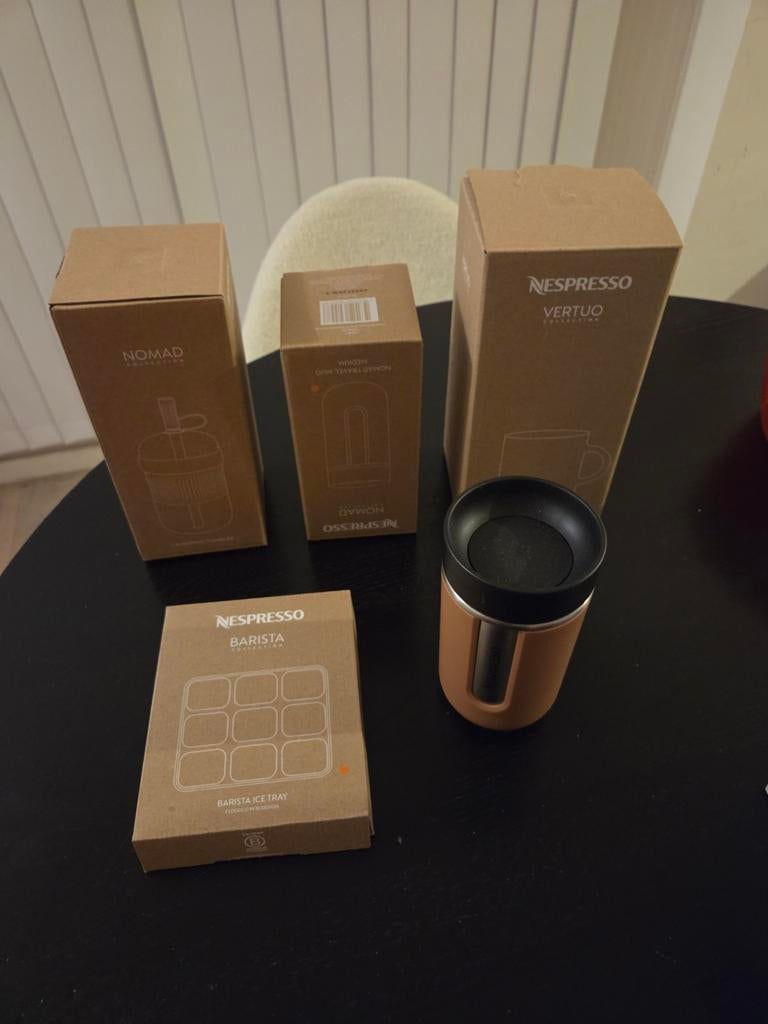 Ensemble de nouvelles bouteilles Nespresso, y compris des sa, Enlèvement, Nespresso, Nespresso