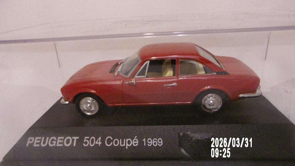 504 Cpé NOREV "PEUGEOT COLLECTION" 1/43 COMME NEW + VITRINE., Enlèvement ou Envoi, Comme neuf, Voiture, Norev