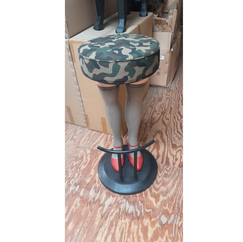 Tabouret Lady Leg 3 pieds — Hauteur du tabouret de bar 84 cm, Maison & Meubles, Enlèvement, Neuf