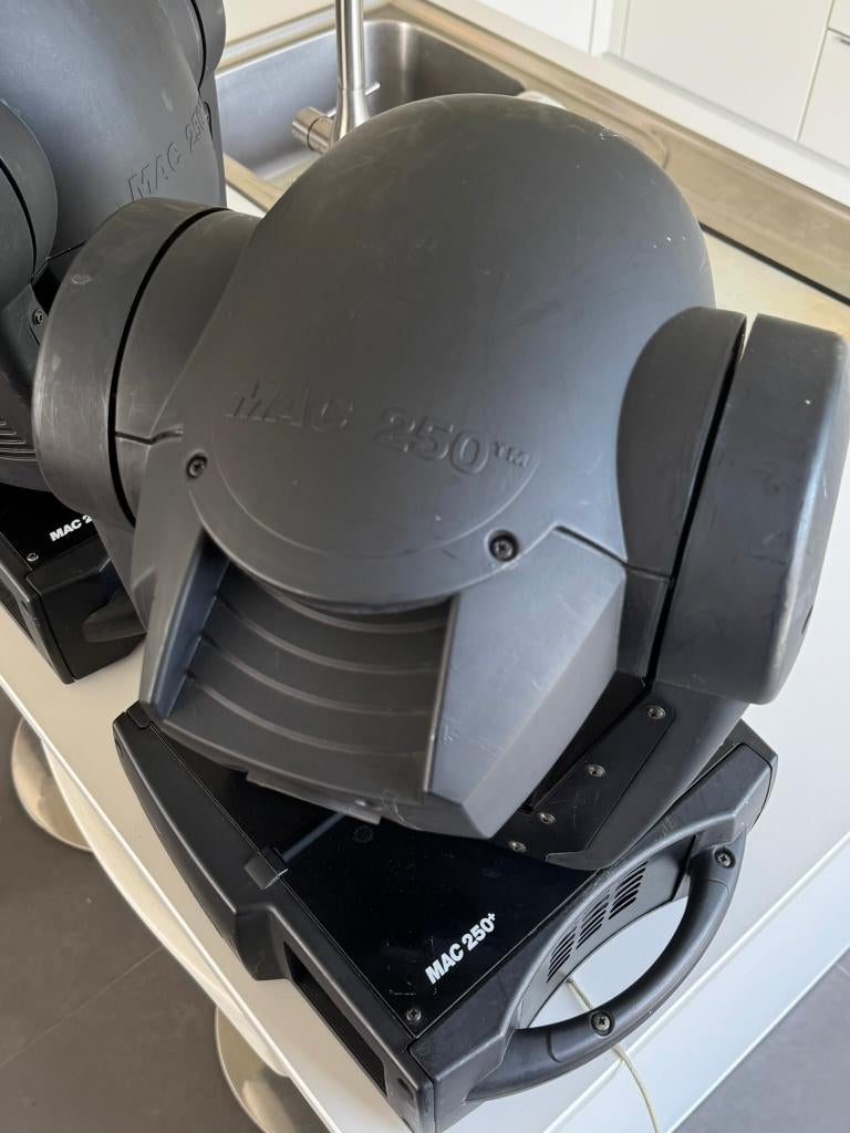 4 x refurbished Martin MAC 250+ Spot, Ophalen, Gebruikt, Licht, Geluidgestuurd