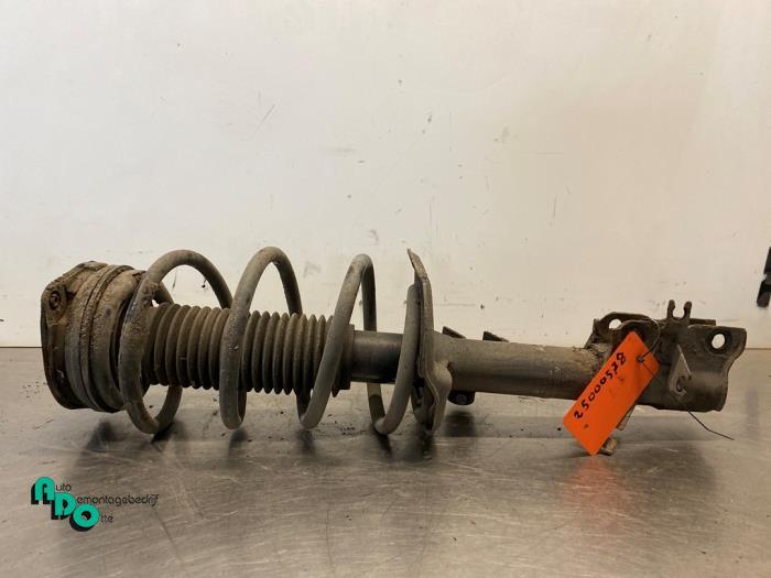 Schokdemperpoot links-voor van een Nissan Qashqai (Qashqai 0, Gebruikt, -, -, Ophalen of Verzenden