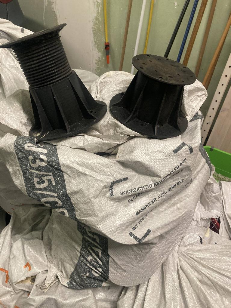 Terras dragers 158 stuks, Tuin en Terras, Ophalen, Gebruikt, Composiet