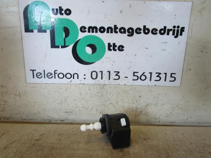 Moteur phare d'un Mercedes Sprinter (Sprinter 00-), -, 3 mois de garantie, Utilisé, -