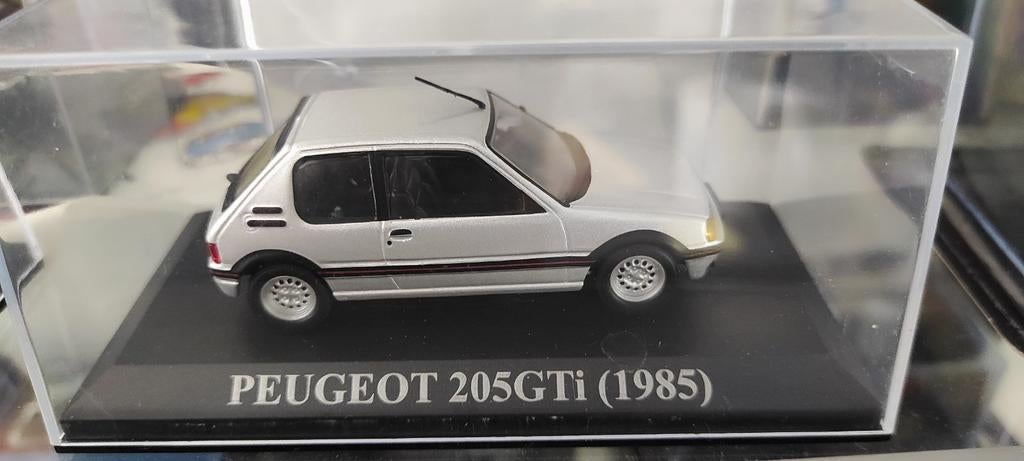 Peugeot 205 GTi 1985 argent 1:43 dans boîte de présentation, Enlèvement ou Envoi