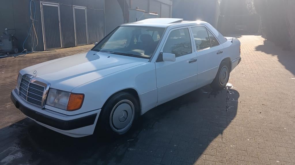 Mercedes w124 E300 turbodiesel Oldtimer Eerste eigenaar, Auto's, Mercedes-Benz, 4 deurs, 300 cc, Wit, Particulier