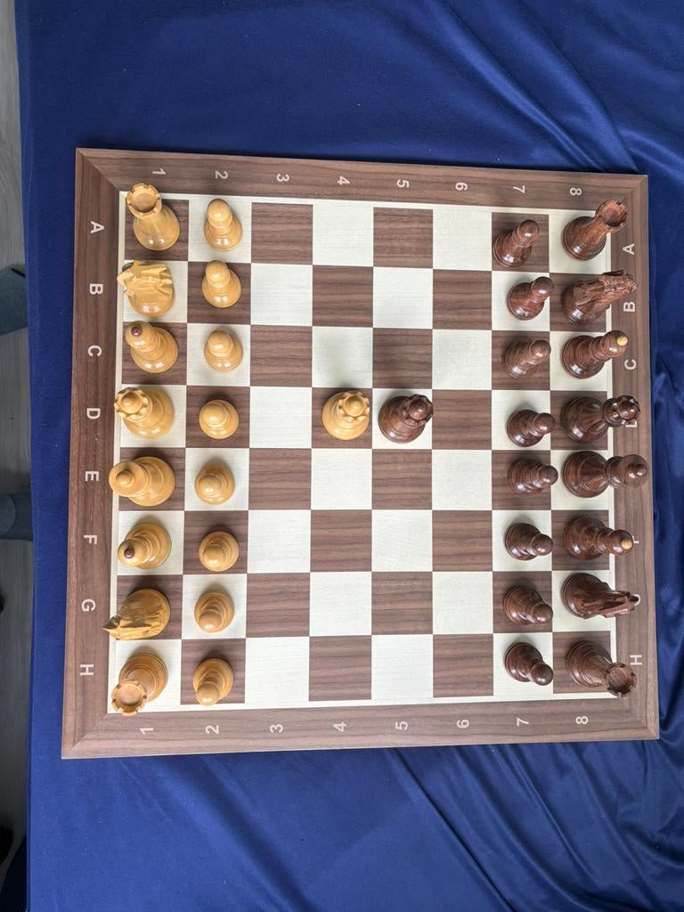 Jeu d’échecs bois Staunton avec les piéces + boîte-état neuf, Hobby & Loisirs créatifs, 1 ou 2 joueurs, Enlèvement ou Envoi, Neuf