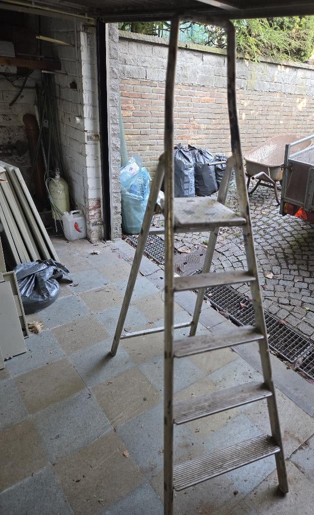 Échelle en aluminium avec plateforme de 180 cm, Bricolage & Construction, Enlèvement, Utilisé, Échelle, Moins de 2 mètres