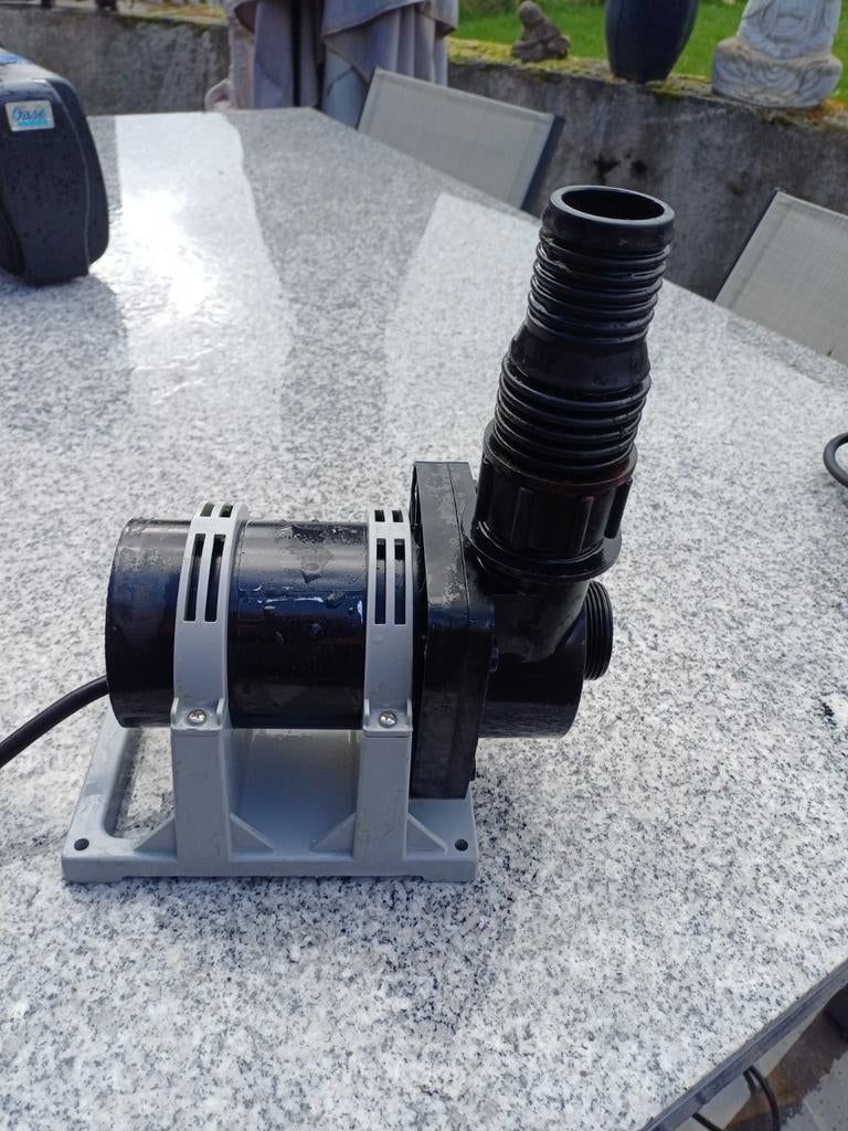 Pompe de bassin Messner 10000l en parfait état, Jardin & Terrasse, Accessoires pour étangs, Enlèvement, Pompe de bassin