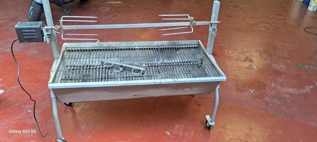 Broche à barbecue pour agneaux et cochons de lait, Enlèvement