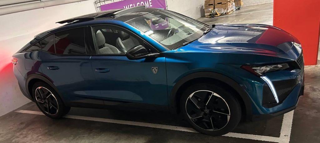 Peugot 408 1.6 Hybrid EAT8 GT 2023 Extra Veel Optie's Bomvol, Auto's, Euro 6, 4 cilinders, Blauw, Alcantara